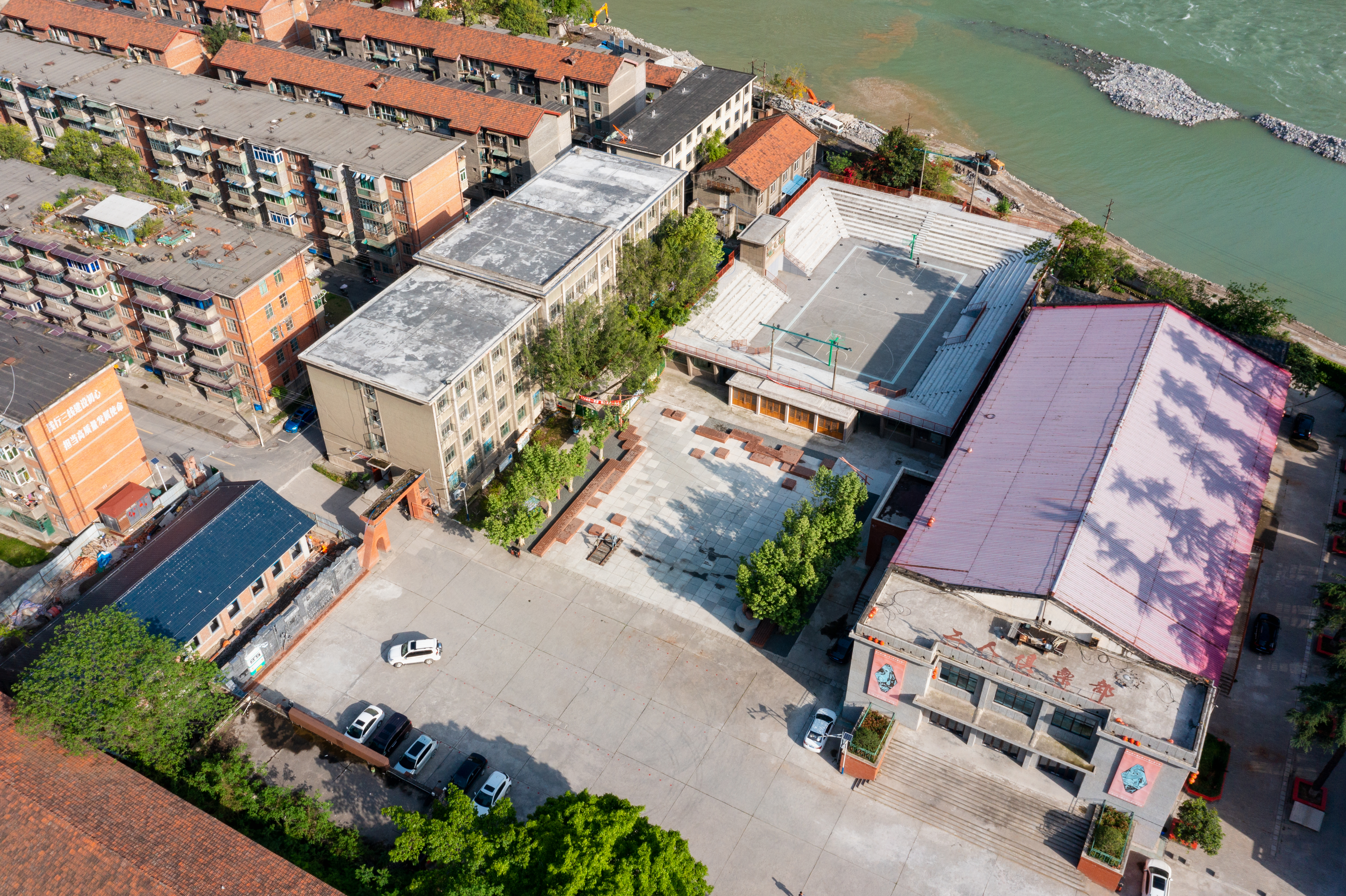 新校区（在建）——占地约20亩，建筑面积约8000平方米