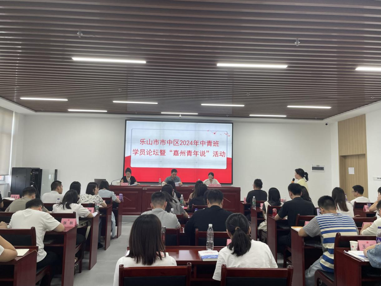 (区委常委、组织部部长、党校(行政学校)校长蒋承靖与年轻干部交心谈心、共话成长)
